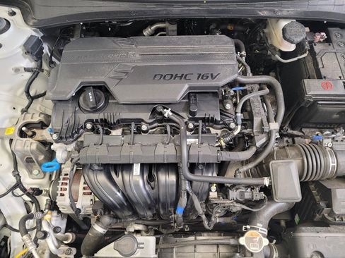 Used 2025 Hyundai Elantra SEL image 30