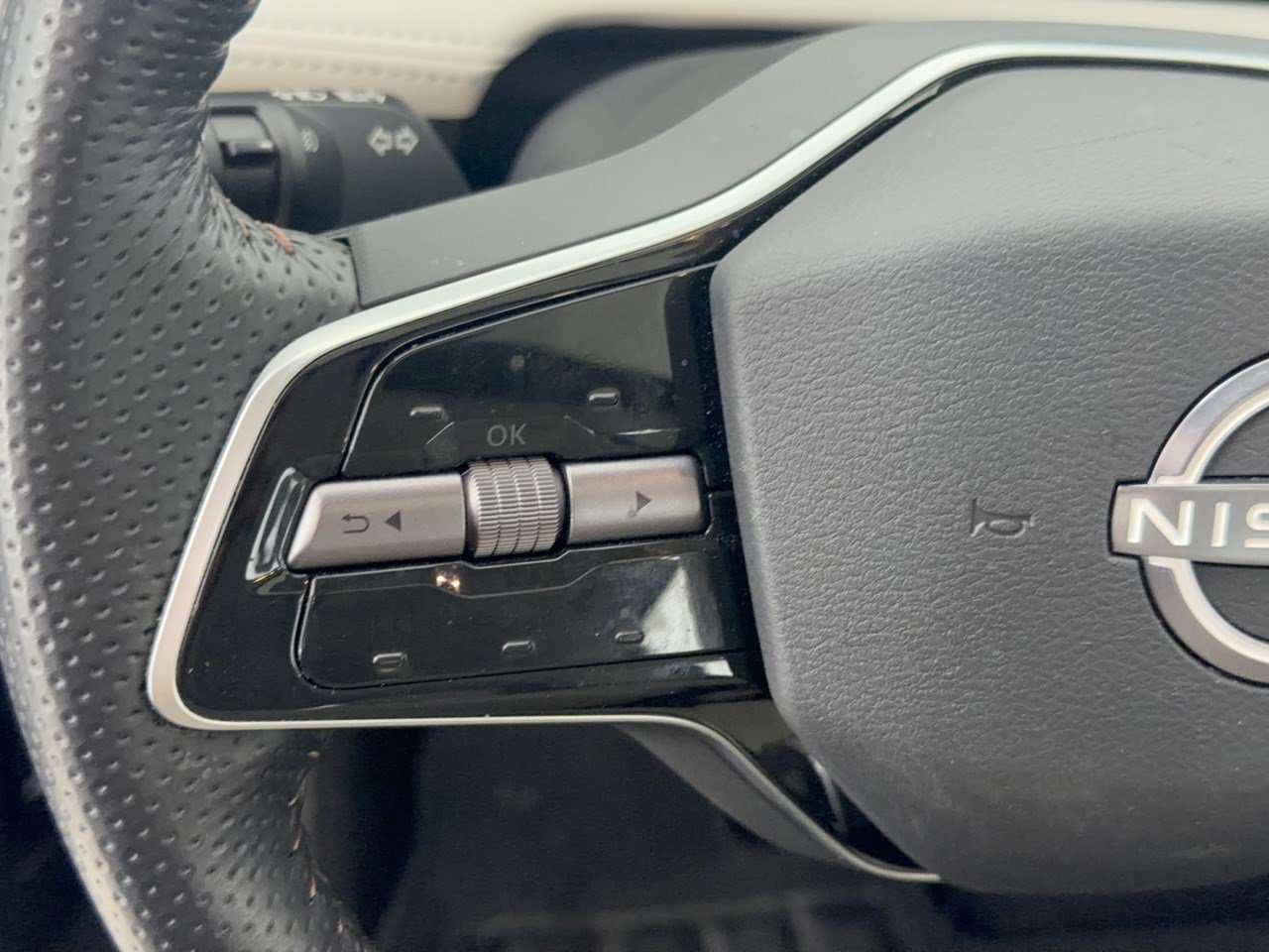 Used 2023 Nissan Ariya AWD image 18
