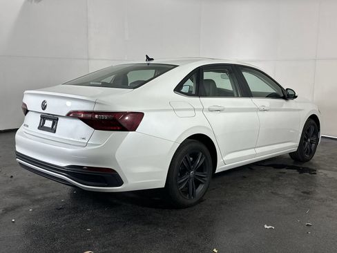 Used 2024 Volkswagen Jetta SE w/ Panoramic Sunroof Package image 8