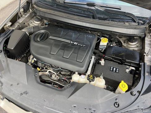 Certified 2019 Jeep Cherokee Latitude Plus w/ Comfort/Convenience Group image 28