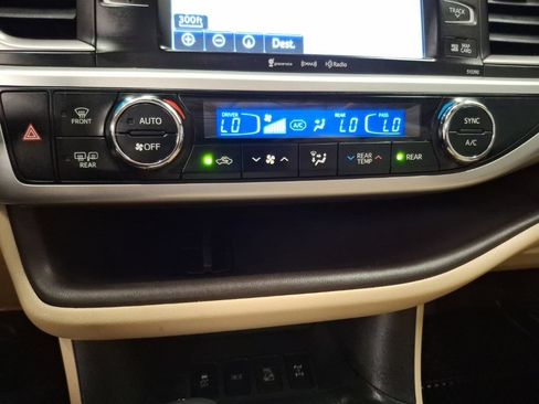 Used 2018 Toyota Highlander AWD V6 image 28