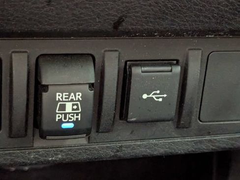 Used 2020 Toyota Tacoma SR5 RWD image 15