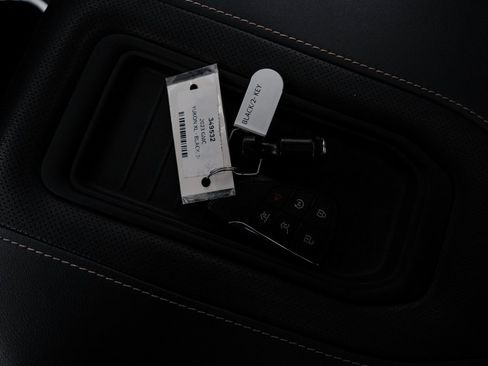 Used 2023 GMC Yukon SLT w/ SLT Premium Package image 22