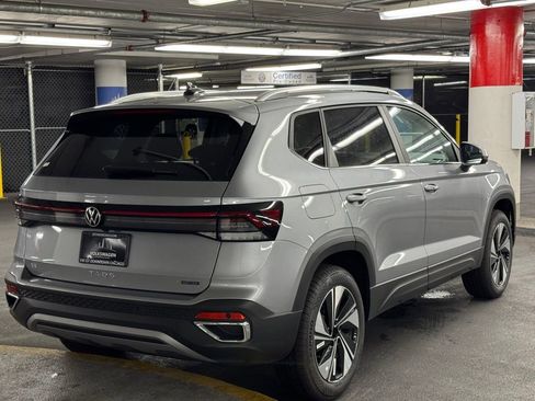New 2025 Volkswagen Taos SE image 6