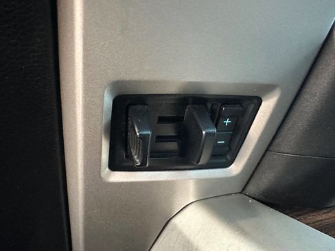 Used 2015 Ford F150 Lariat w/ Equipment Group 502A Luxury image 32