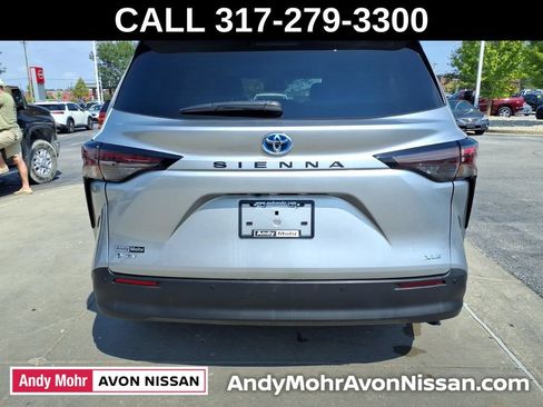 Used 2025 Toyota Sienna XLE FWD image 8