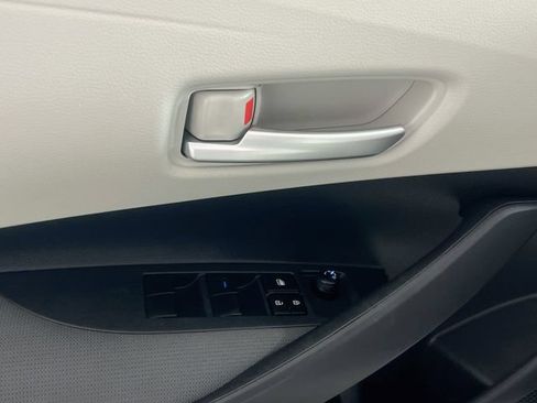 Used 2020 Toyota Corolla LE FWD image 12
