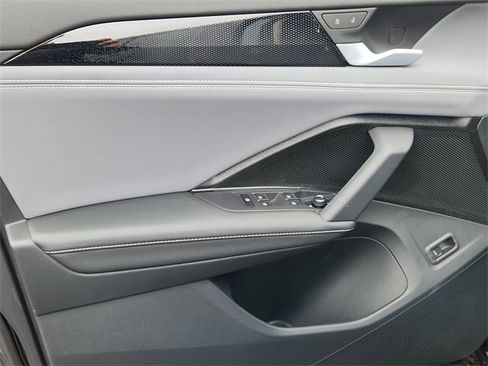 New 2026 Volkswagen Tiguan SE image 6