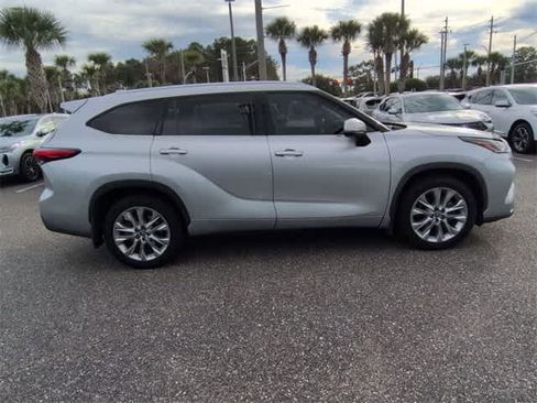 Used 2021 Toyota Highlander Limited image 9