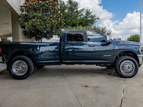 Used 2025 RAM 3500 Laramie AWD/4WD image 11