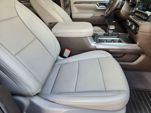 Used 2024 Chevrolet Silverado 1500 LTZ image 12