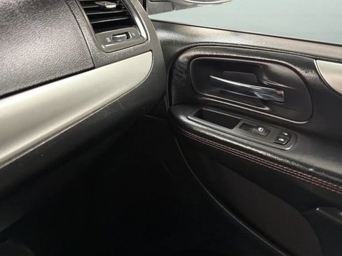 Used 2019 Dodge Grand Caravan GT FWD image 16