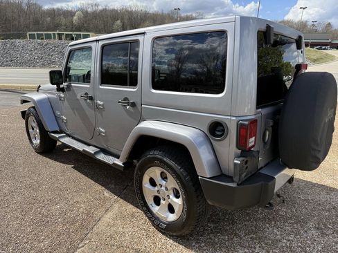 Used 2015 Jeep Wrangler Unlimited Sahara w/ Connectivity Group image 7