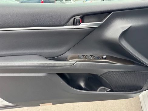 Used 2022 Toyota Camry XSE FWD image 16