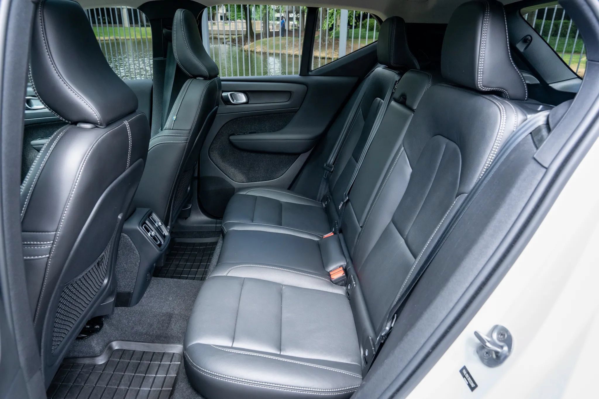 Used 2024 Volvo XC40 B5 Plus AWD/4WD image 14