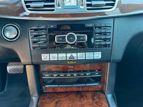 Used 2014 Mercedes-Benz E 350 Sedan image 29