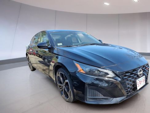 Used 2023 Nissan Altima 2.5 SR image 1