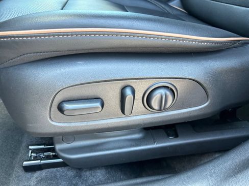 Certified 2025 Buick Envista Avenir FWD image 19