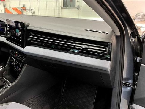 New 2025 Volkswagen Jetta SE image 25