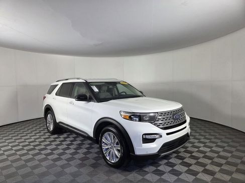Used 2022 Ford Explorer Limited w/ Equipment Group 301A image 2