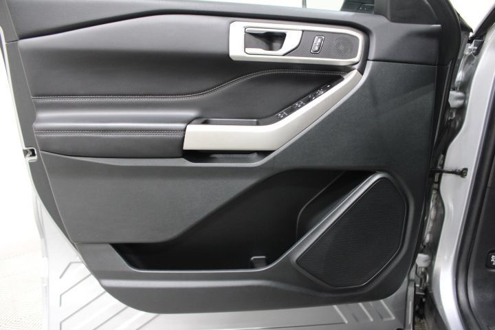 Used 2023 Ford Explorer XLT w/ Equipment Group 202A AWD/4WD image 19