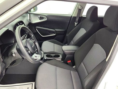 Used 2023 Kia Soul LX w/ Option Group 015 FWD image 19