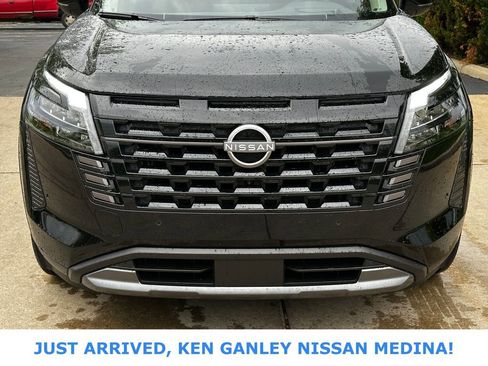 Certified 2026 Nissan Pathfinder Platinum w/ Cargo Package AWD/4WD image 8