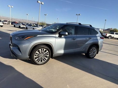 Used 2022 Toyota Highlander Platinum AWD/4WD image 8