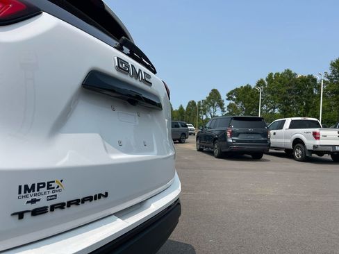 Used 2022 GMC Terrain SLE w/ Driver Convenience Package image 29