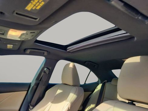 Used 2020 Lexus IS 350 F Sport w/ F Sport Package image 18