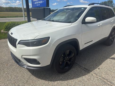 Used 2019 Jeep Cherokee Latitude w/ Cold Weather Group AWD/4WD image 3