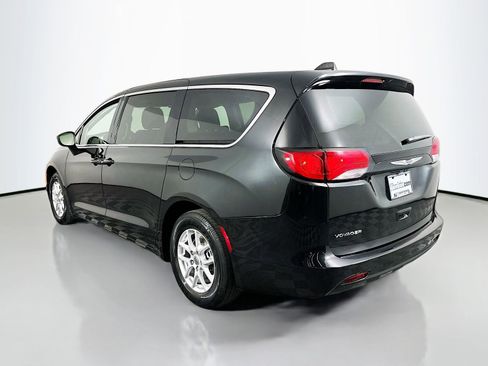 Used 2023 Chrysler Voyager LX image 6