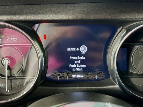 Used 2022 Jeep Wrangler Unlimited Sahara image 12