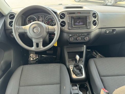 Used 2017 Volkswagen Tiguan S image 17