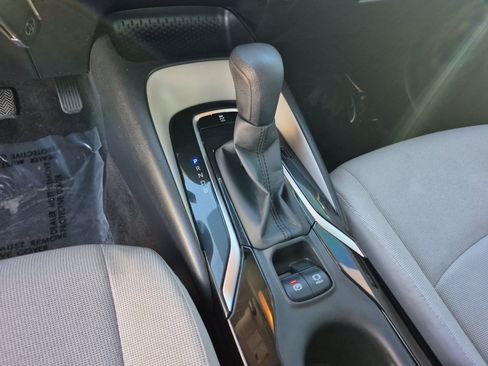 Used 2022 Toyota Corolla LE FWD image 12
