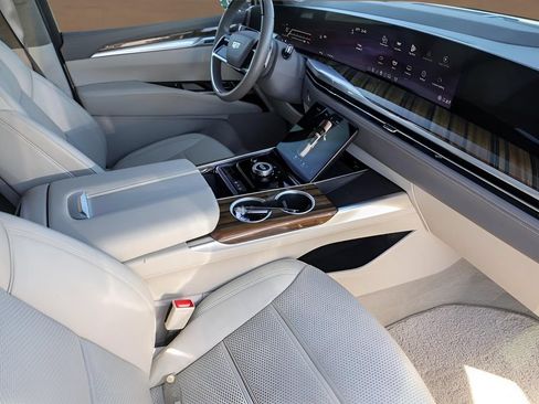 Used 2025 Cadillac Escalade Sport Platinum AWD/4WD image 29