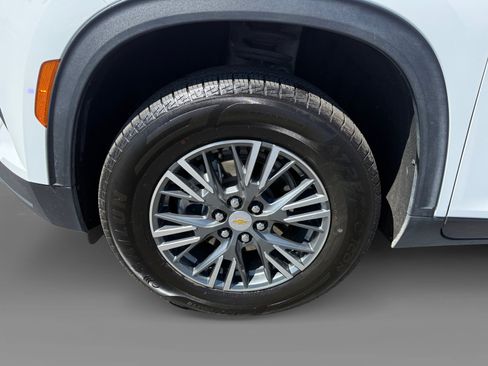 Used 2025 Chevrolet Traverse LT AWD/4WD image 9