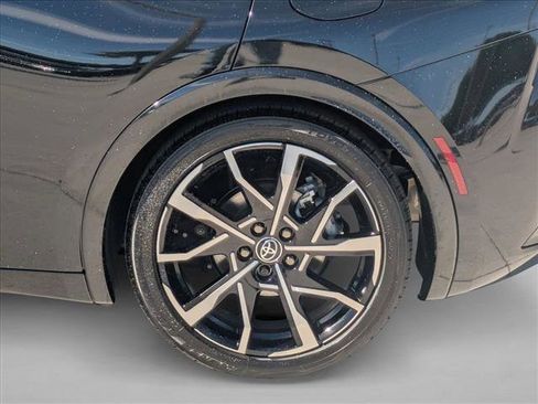 Used 2025 Toyota Prius Plug-In Hybrid image 21