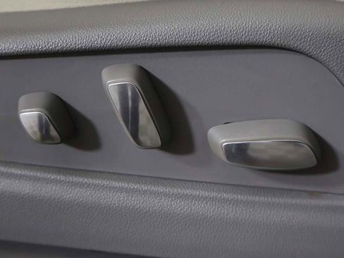 Used 2018 Cadillac XT5 Luxury w/ Driver Awareness Package image 38