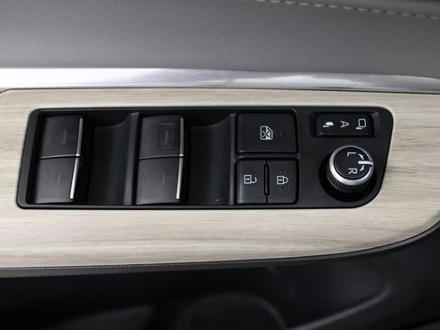Used 2024 Toyota Venza XLE AWD/4WD image 17