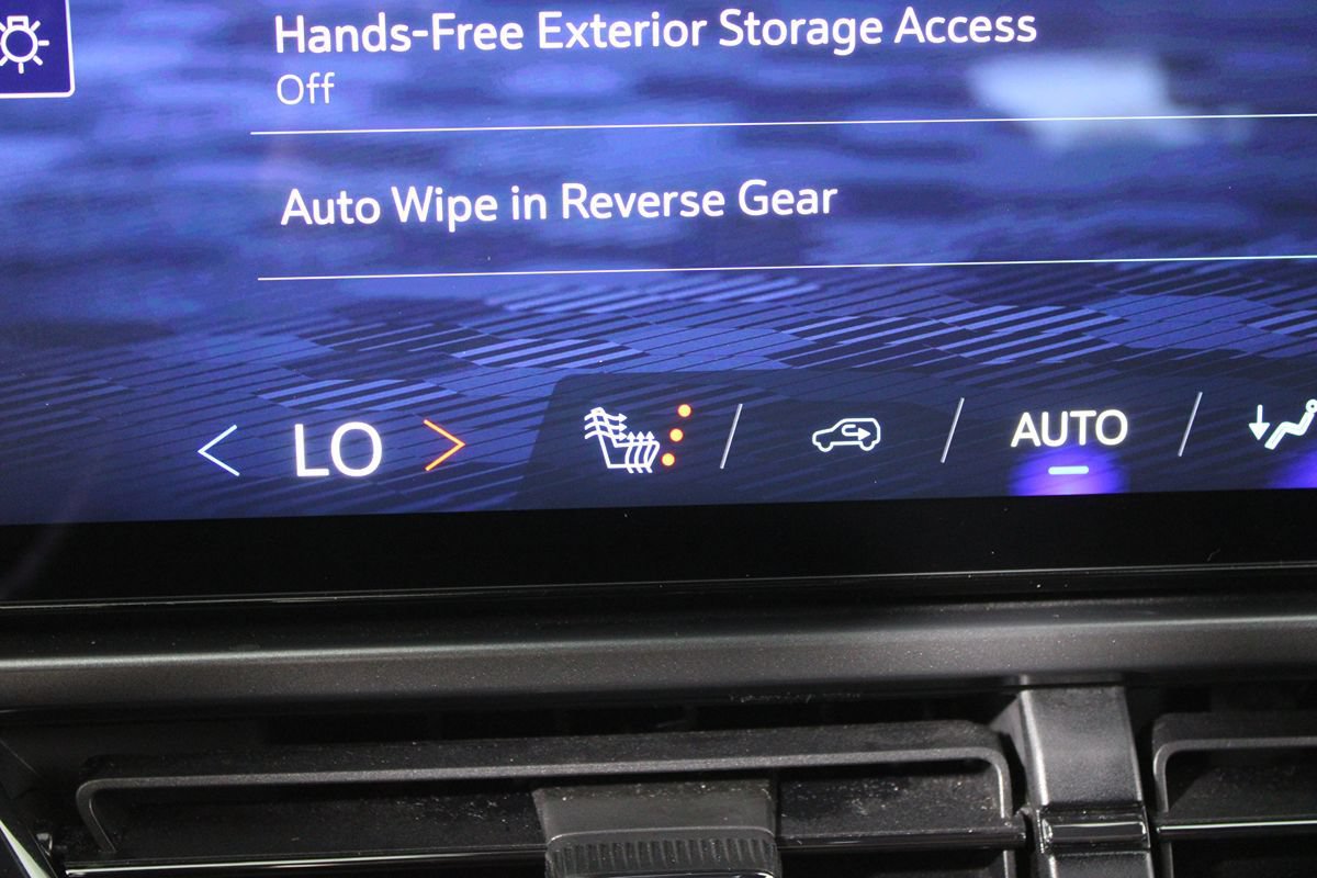 Used 2024 Chevrolet Equinox EV RS FWD image 19