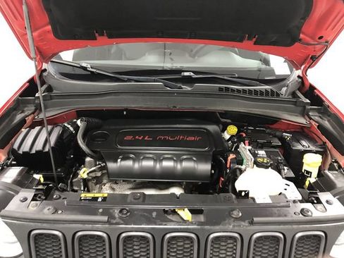 Used 2017 Jeep Renegade Trailhawk w/ Premium Trailhawk Package AWD/4WD image 24