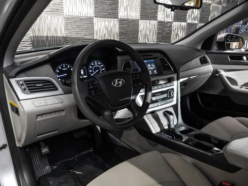 Used 2016 Hyundai Sonata SE image 3