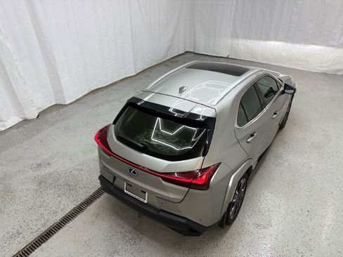 Used 2022 Lexus UX 250h w/ Premium Package image 39