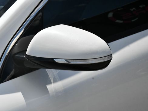 Used 2022 Kia Niro EX Premium FWD image 13