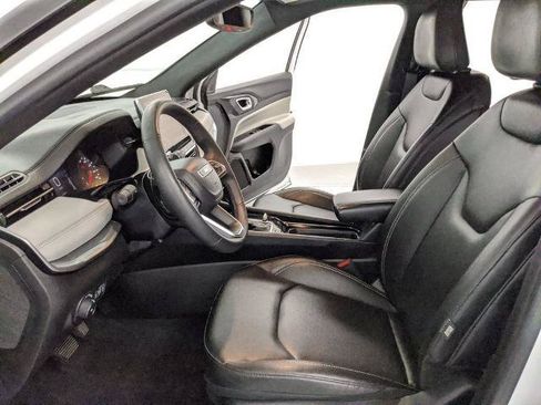 Used 2025 Jeep Compass Limited AWD/4WD image 15