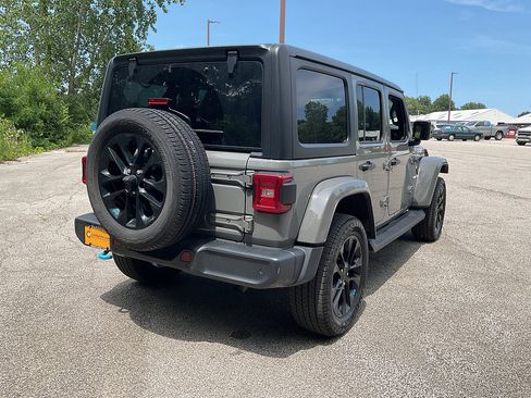 Used 2022 Jeep Wrangler Unlimited Sahara w/ Cold Weather Group AWD/4WD image 5