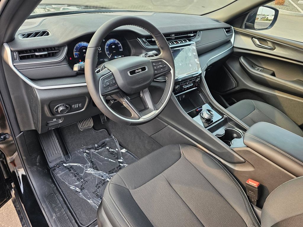 New 2025 Jeep Grand Cherokee Laredo X w/ Luxury Tech Group I AWD/4WD image 2