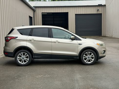 Used 2017 Ford Escape SE w/ SE Cold Weather Package FWD image 8