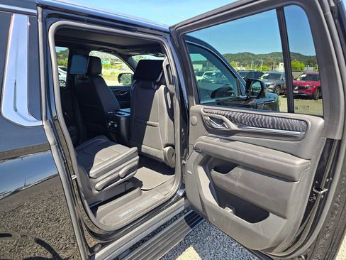 Used 2023 GMC Yukon XL Denali w/ Denali Reserve Package AWD/4WD image 14